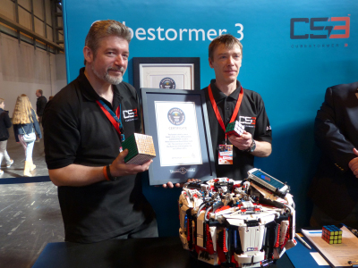 Ρομπότ από Lego λύνει τον κύβο του Ρούμπικ με χρόνο που μπήκε στο Βιβλίο Γκίνες